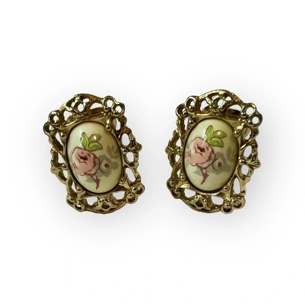 VTG | Victorian Revival Pink Rose Clip On Earrings